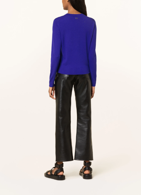 Casaco de lã merino com botões