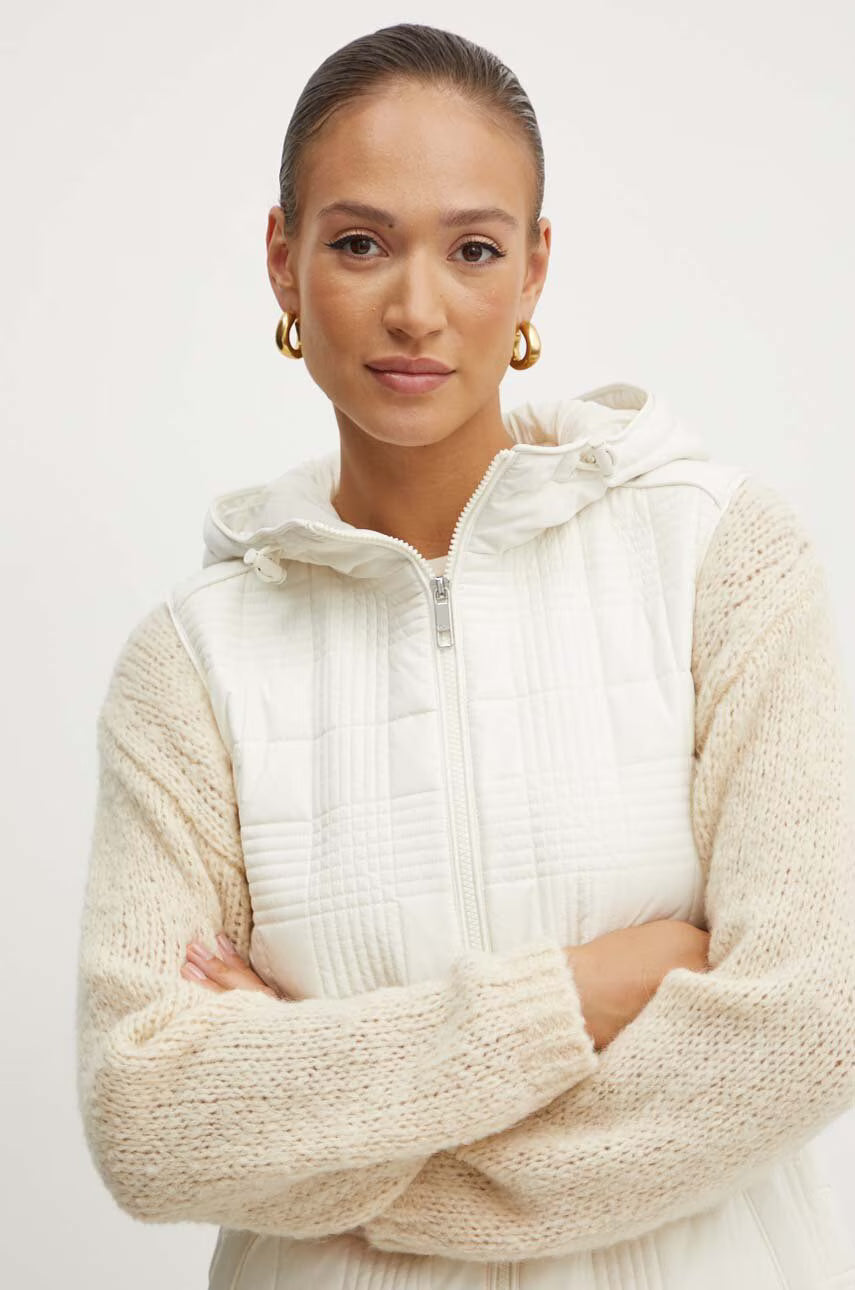 Colete acolchoado com capuz e cinto