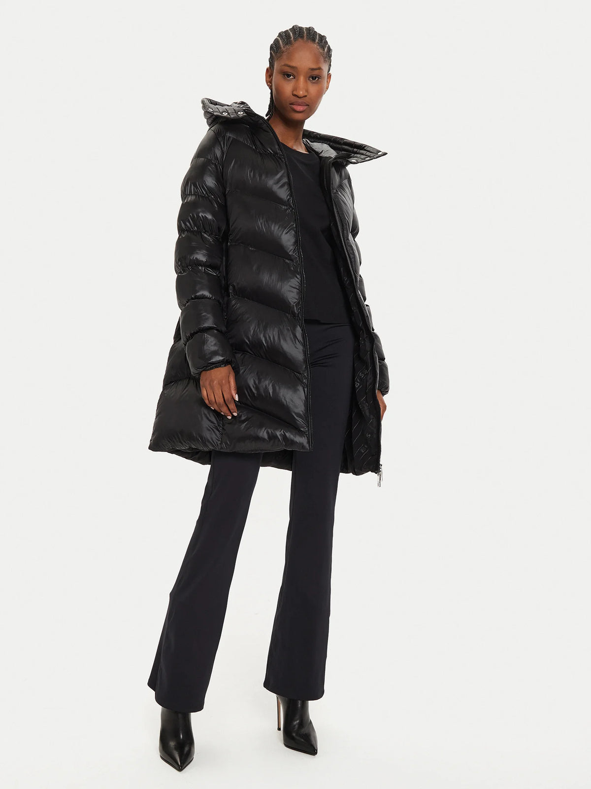 Casaco acolchoado e repelente à água com acabamentos polidos