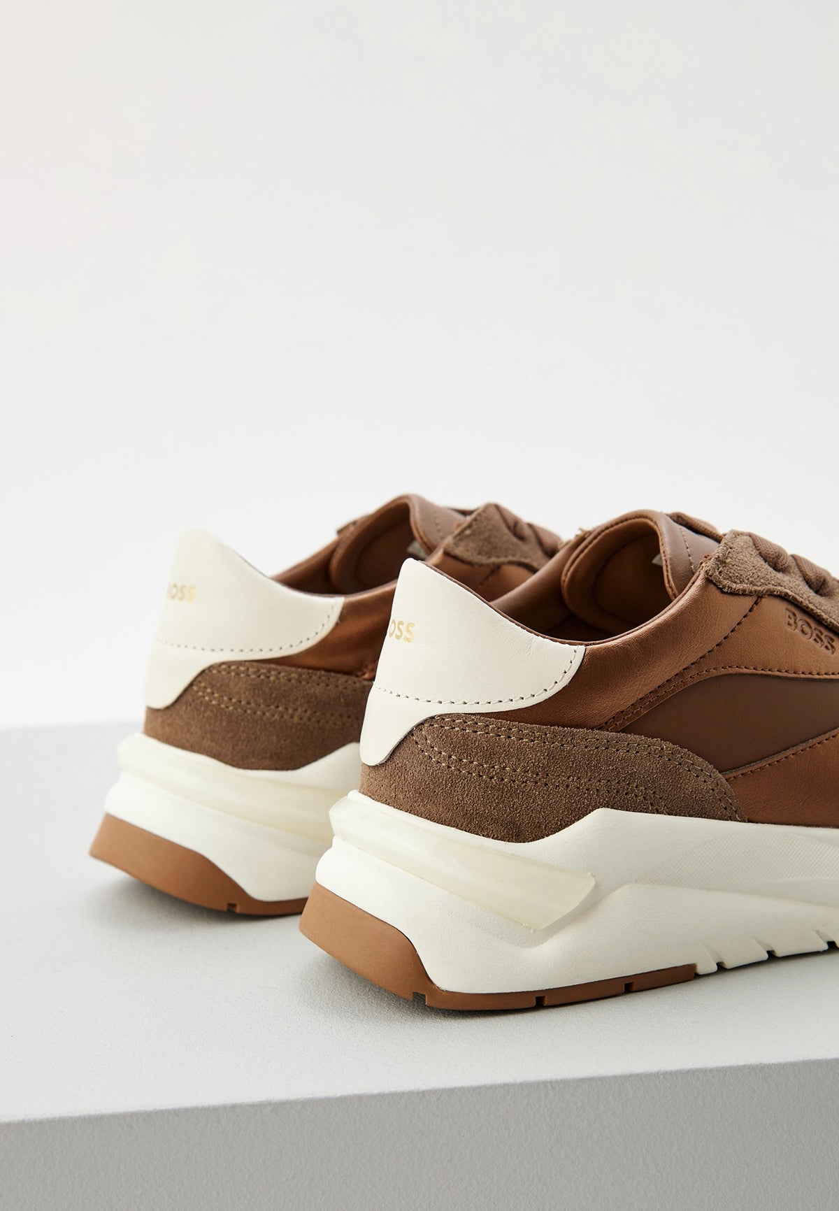 Sapatilhas com acabamento em camurça com logótipo BOSS