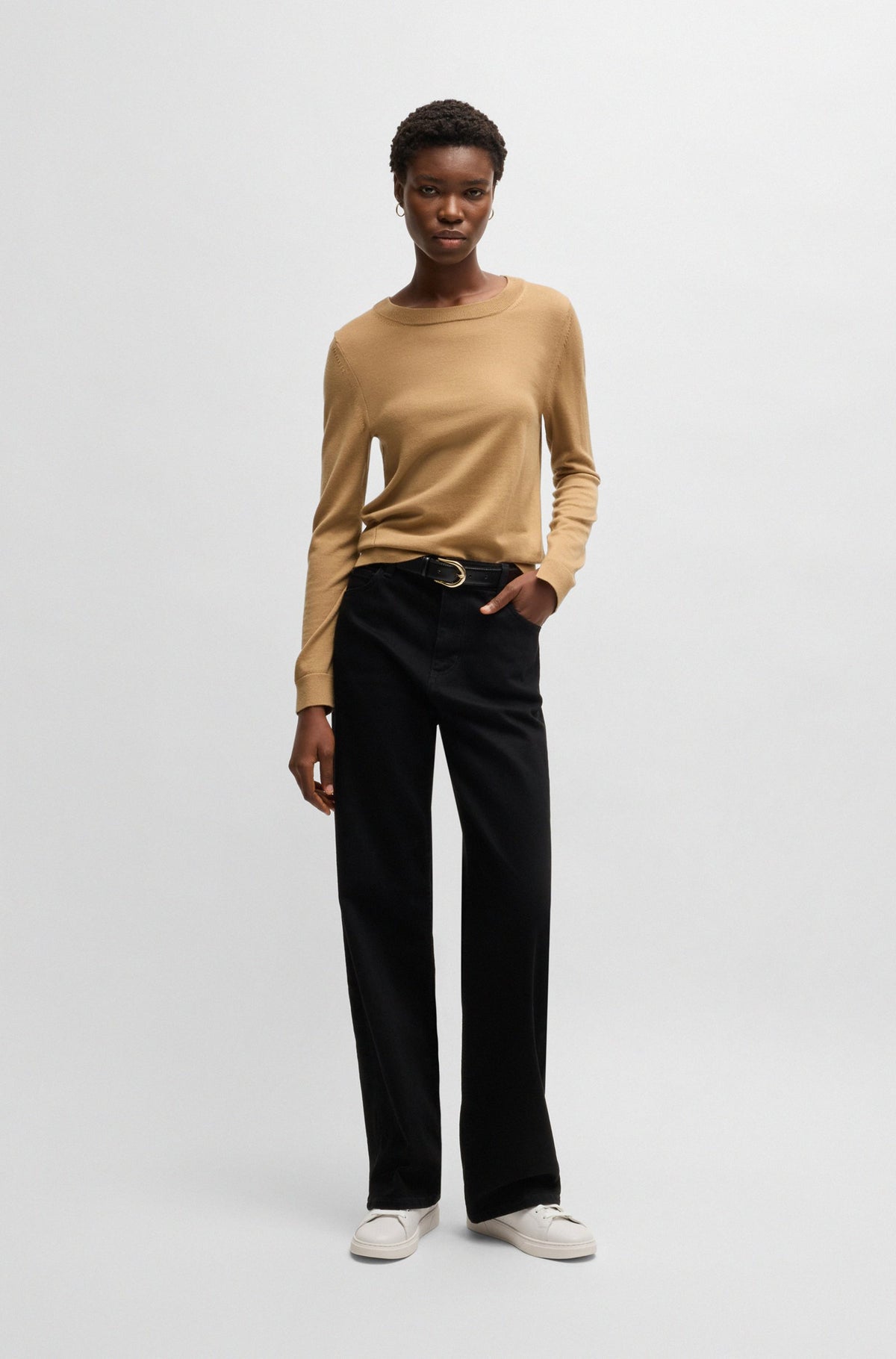 Sapatilhas em pele com aba traseira em camurça