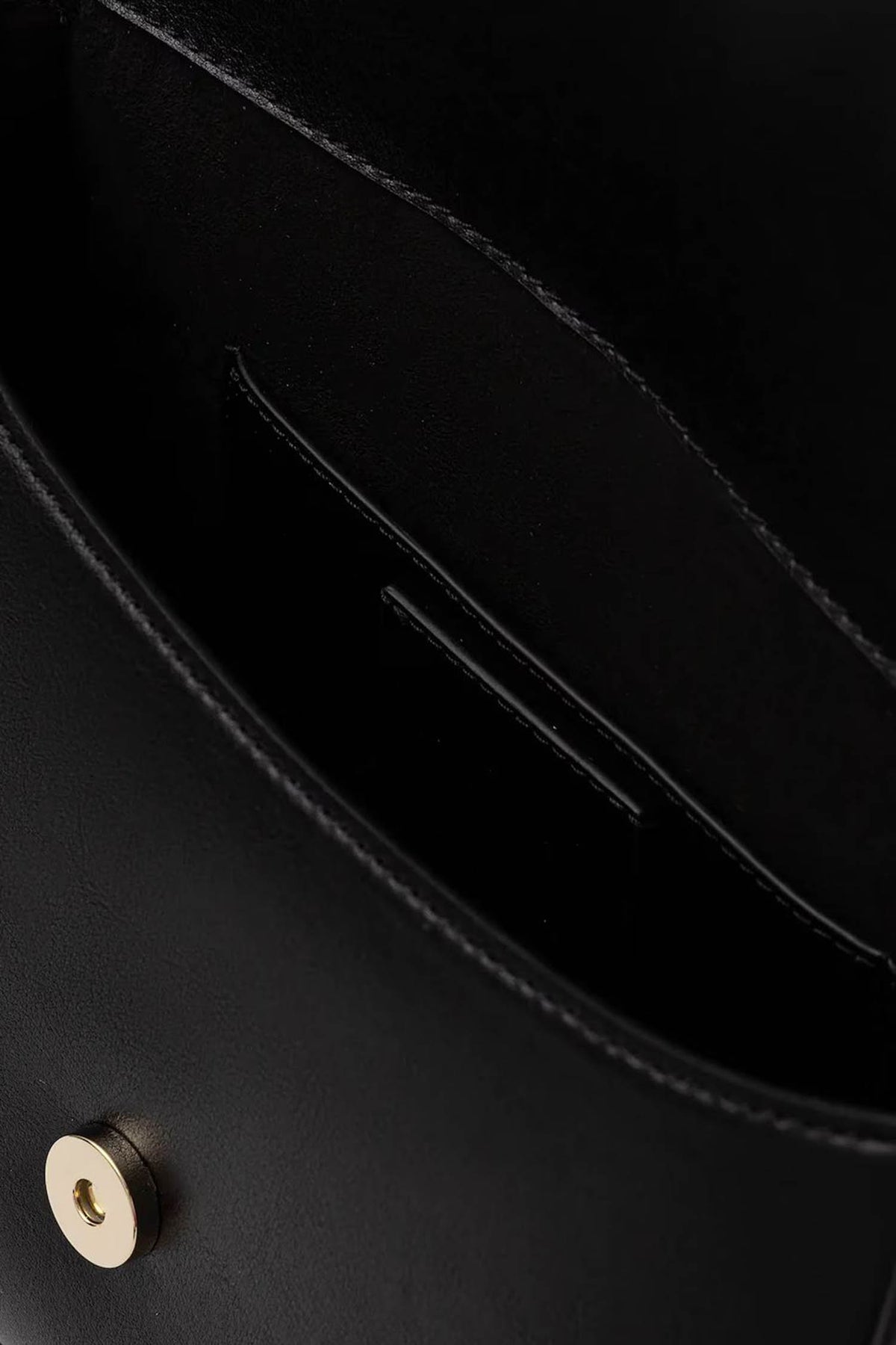 Mala a tiracolo com letras de logótipo