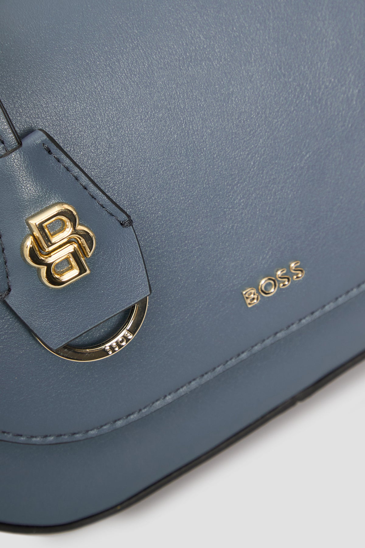 Mala a tiracolo com letras de logótipo