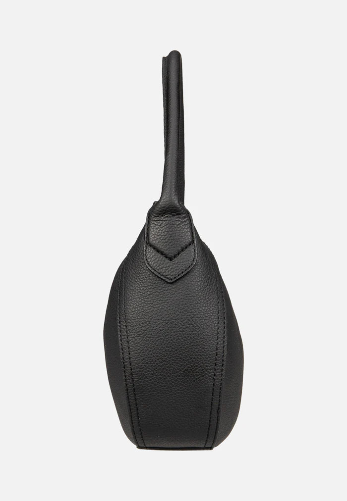 Mala a tiracolo em pele com detalhe de logótipo