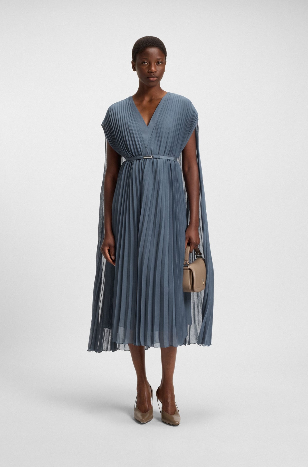 Vestido com cinto em chiffon enrugado com sobreposição