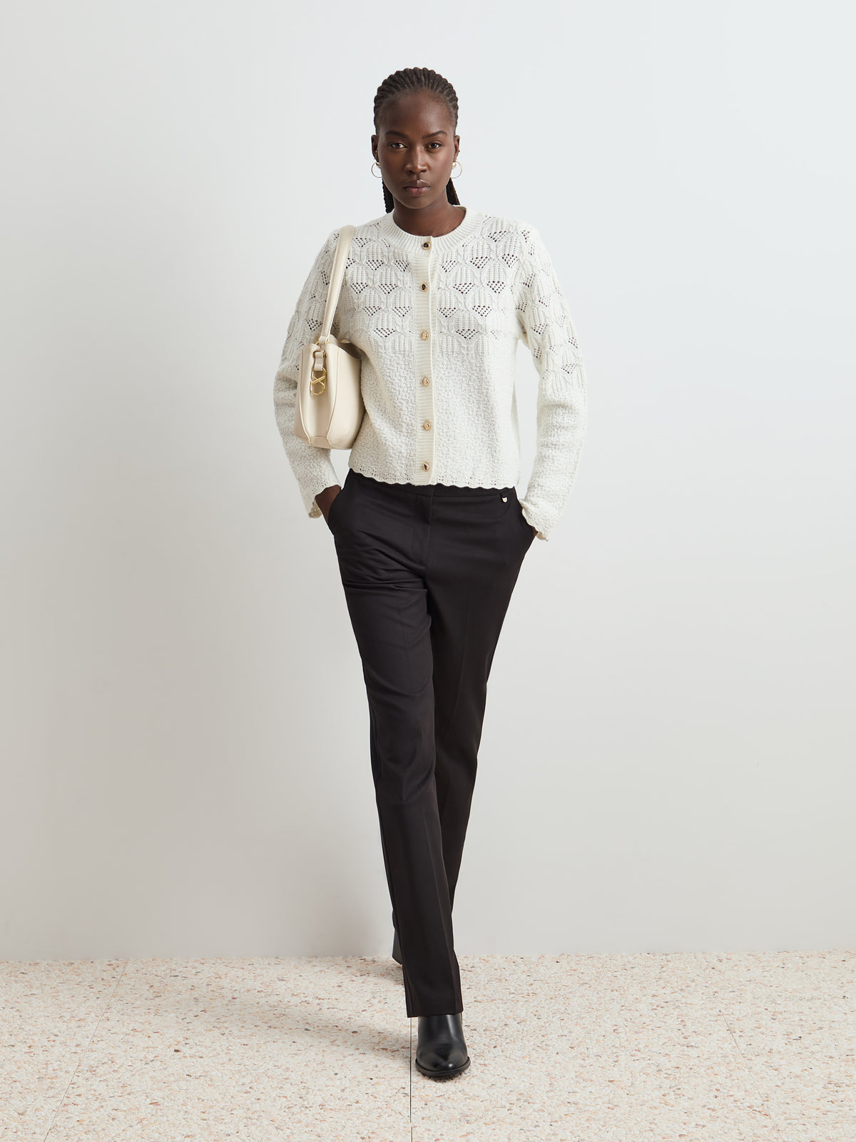 Casaco Tricotado com Botões Dourados - DECENIO