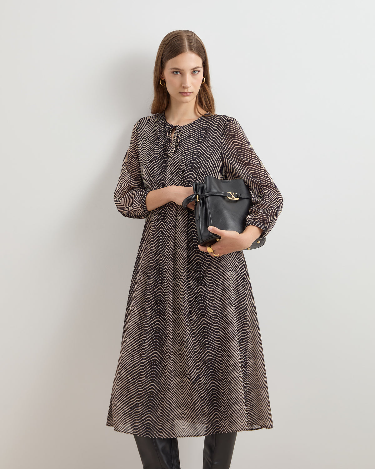 Vestido midi fluído - DECENIO