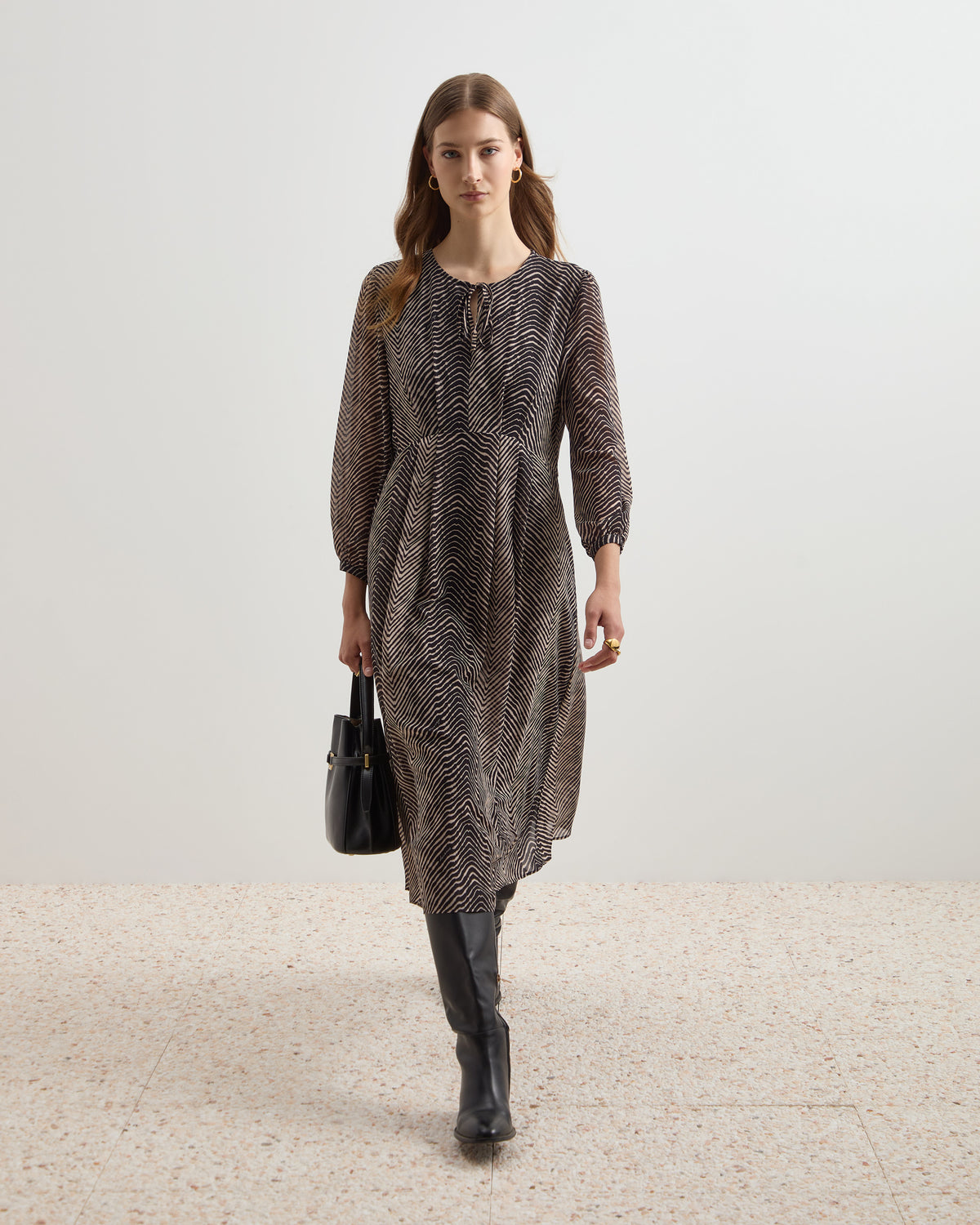 Vestido midi fluído - DECENIO