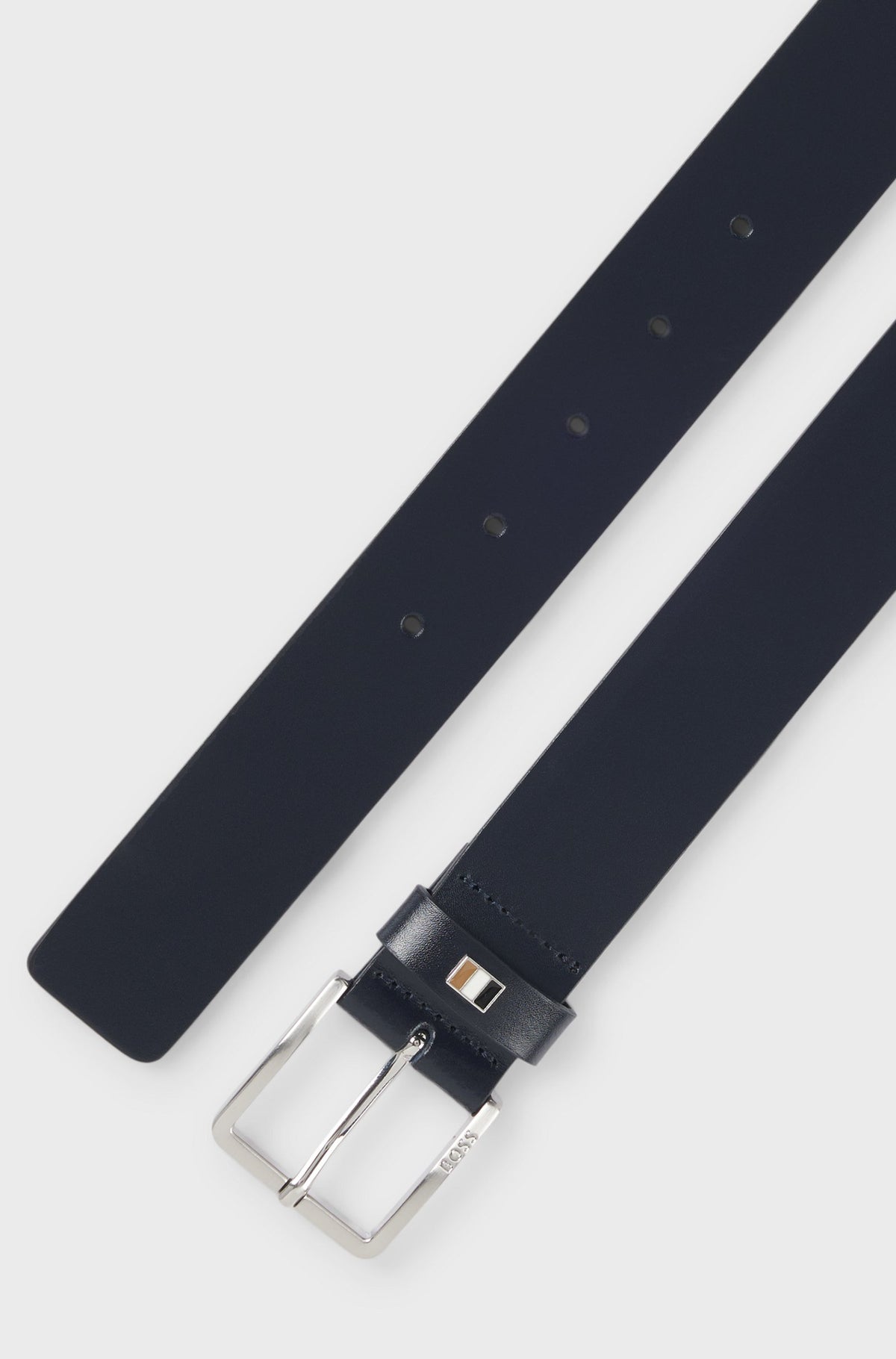 Cinto de pele italiana com presilha com risca característica