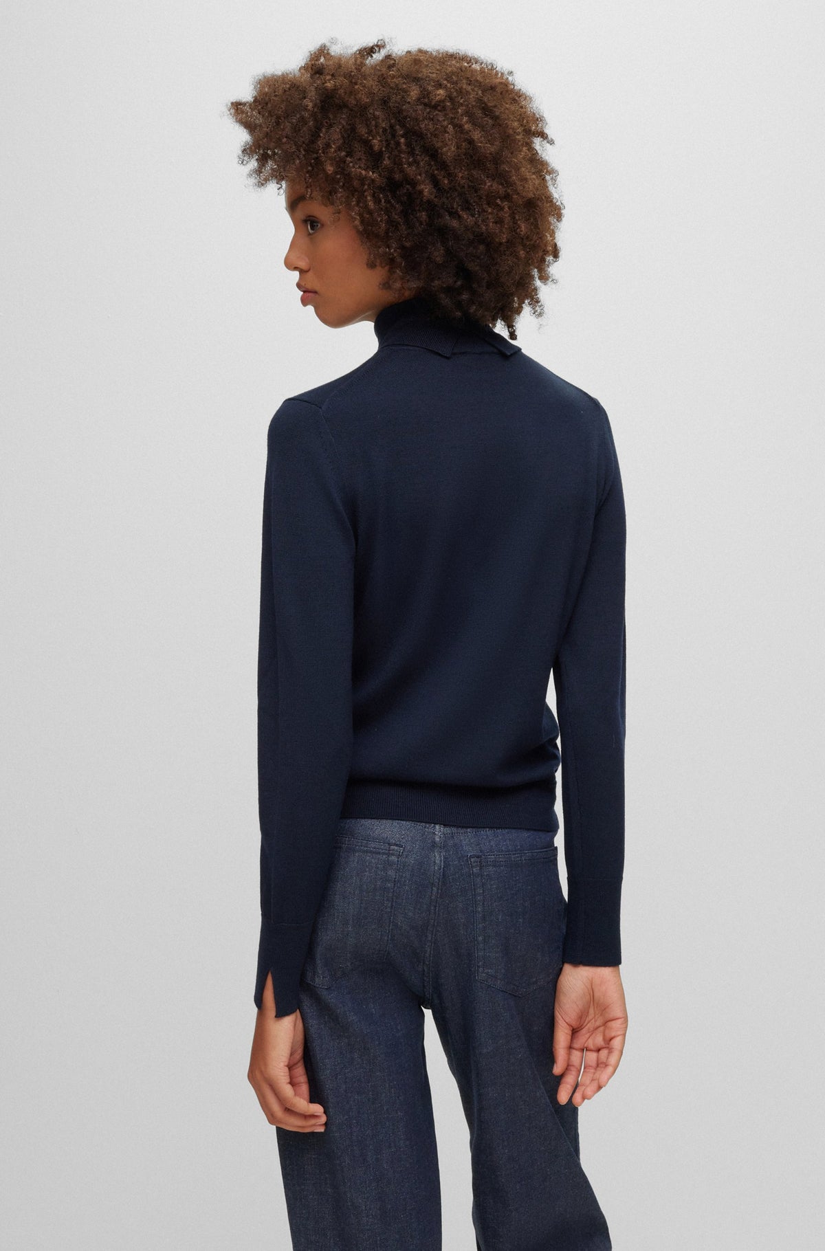 Camisola de gola alta em lã virgem