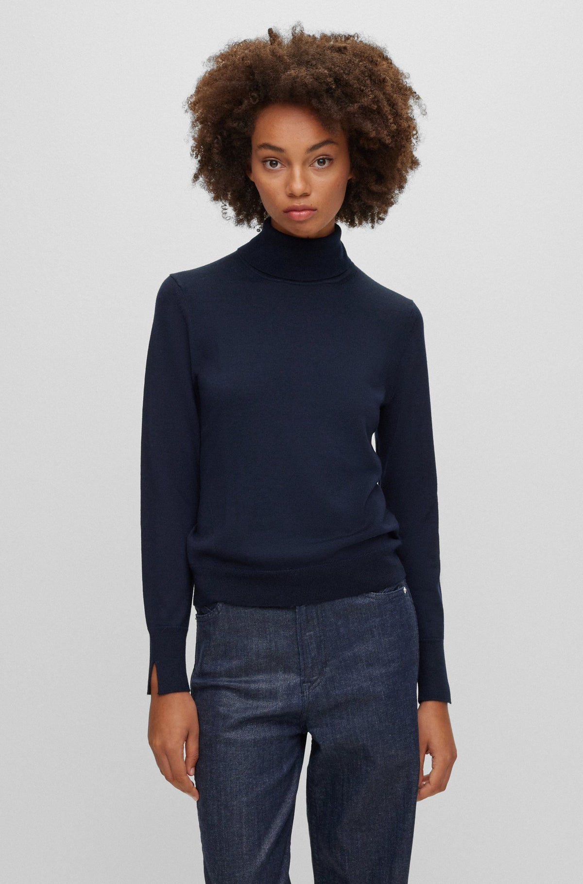 Camisola de gola alta em lã virgem