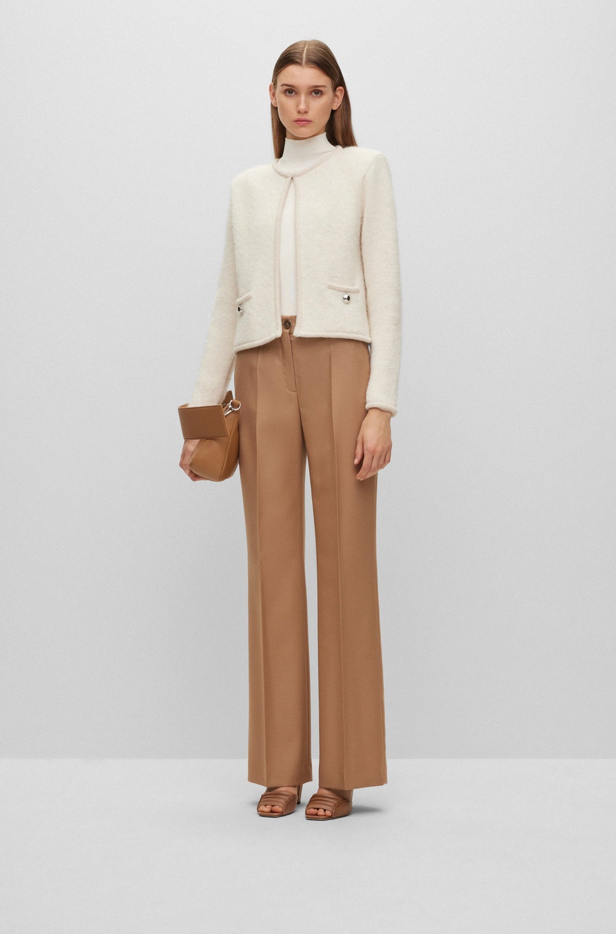 Casaco numa mistura de lã com detalhes metalizados