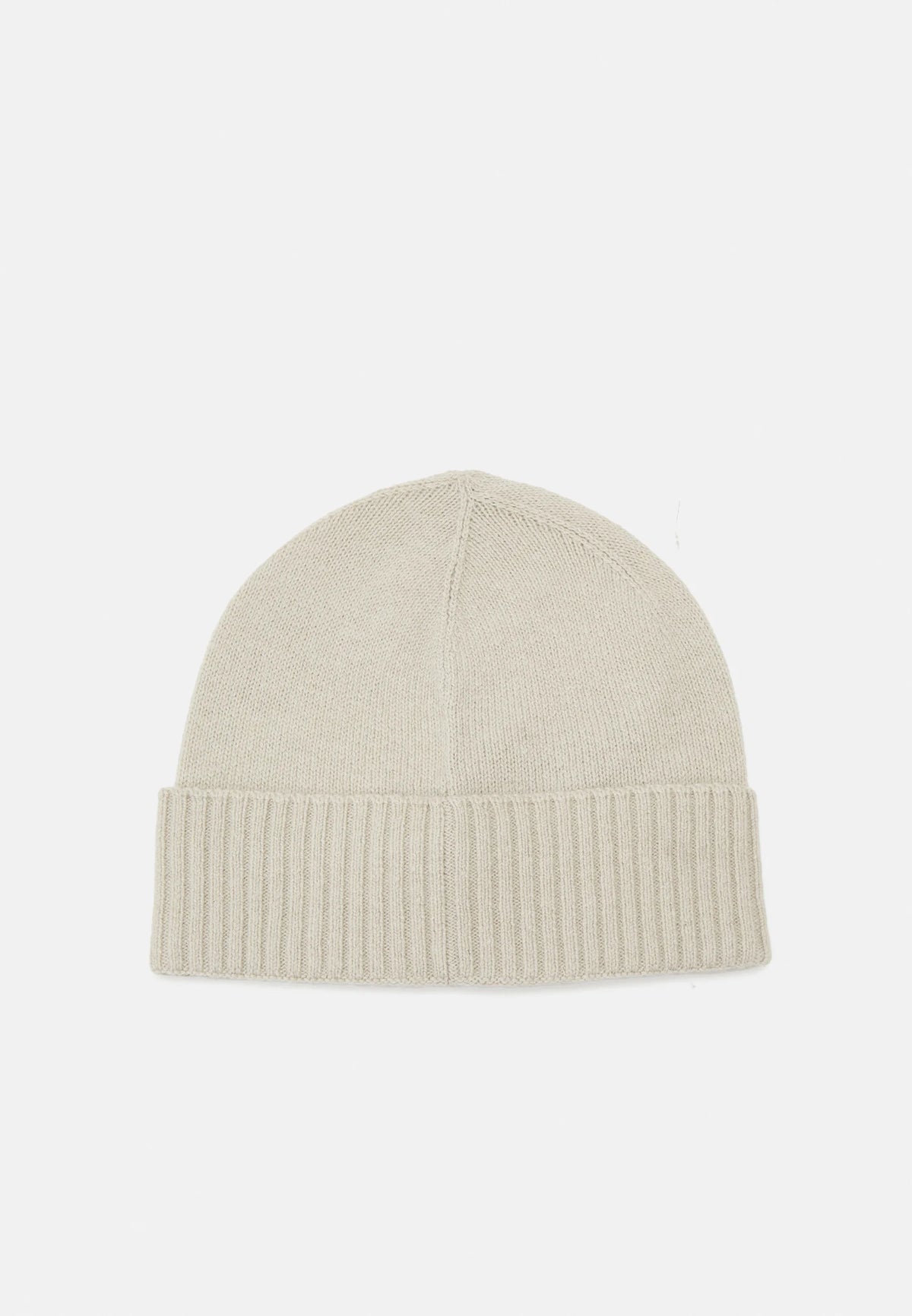Gorro em malha simples com bainha canelada e emblema de logótipo tecido