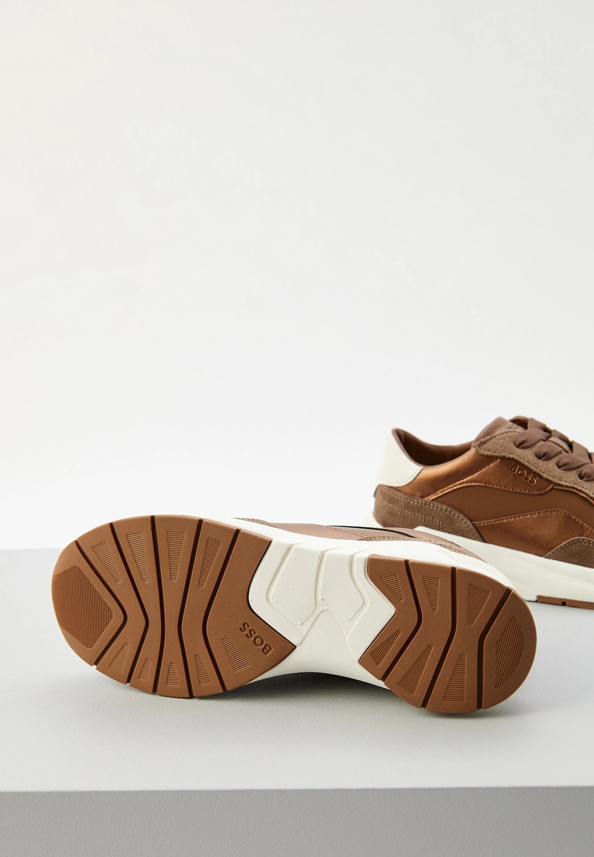 Sapatilhas com acabamento em camurça com logótipo BOSS