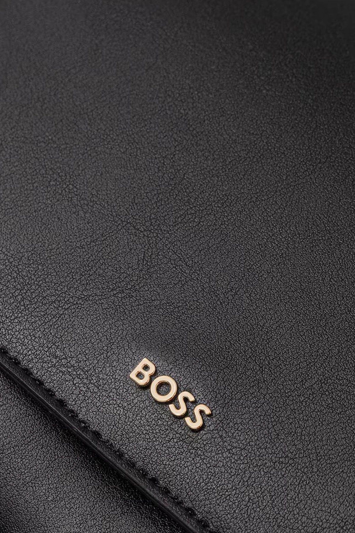 Mala a tiracolo com letras de logótipo