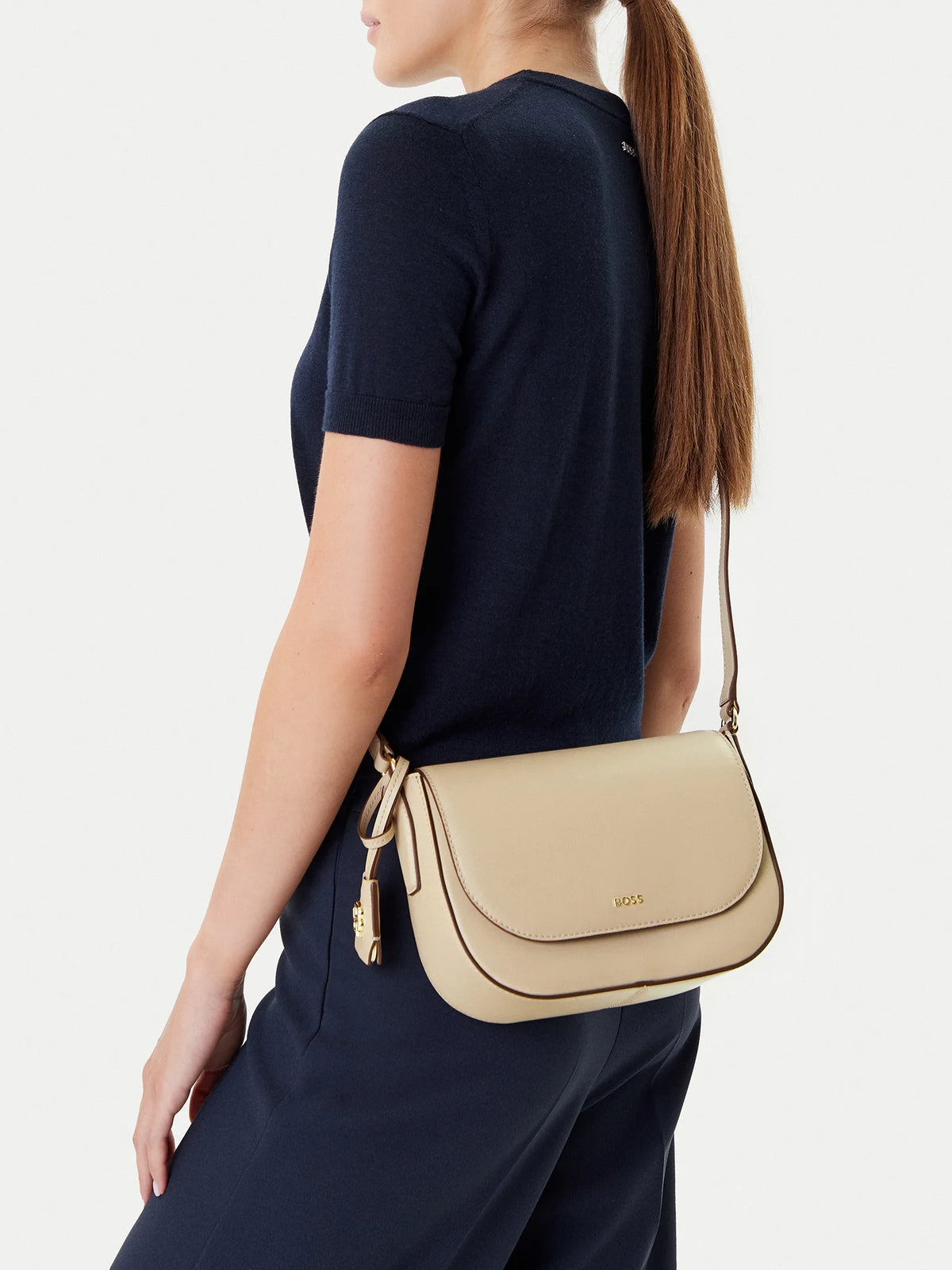 Mala a tiracolo com letras de logótipo