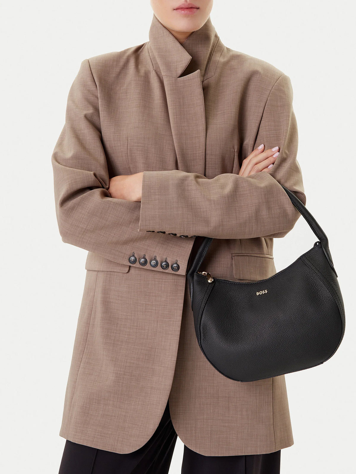 Mala a tiracolo em pele com detalhe de logótipo