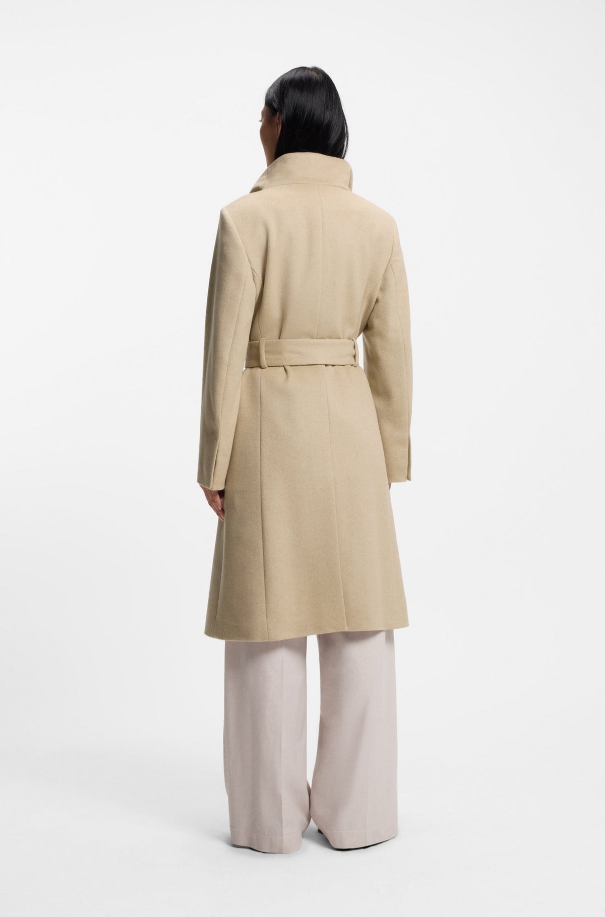 Casaco com cinto em lã virgem e caxemira