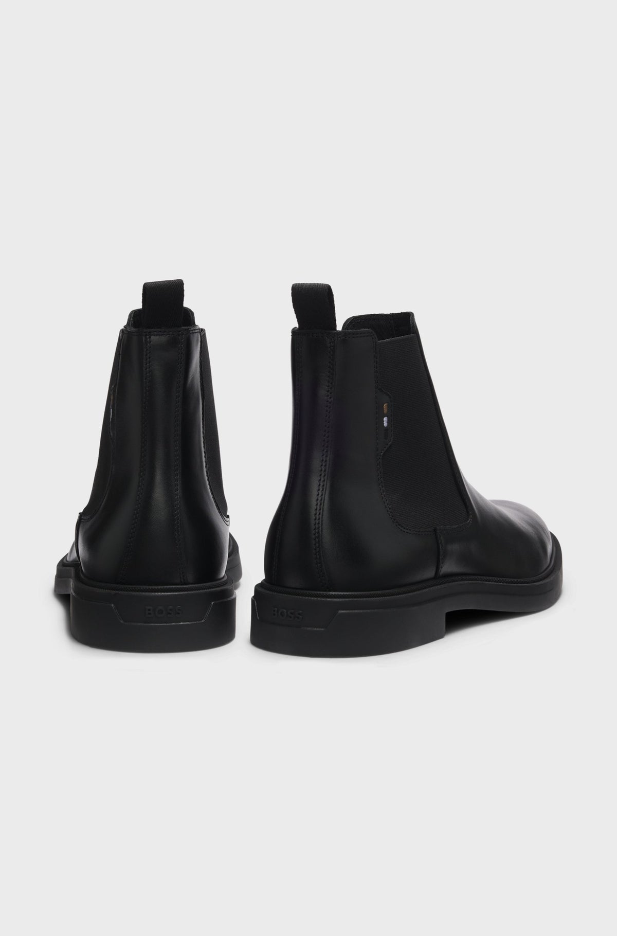 Botas Chelsea em pele polida com costuras de assinatura