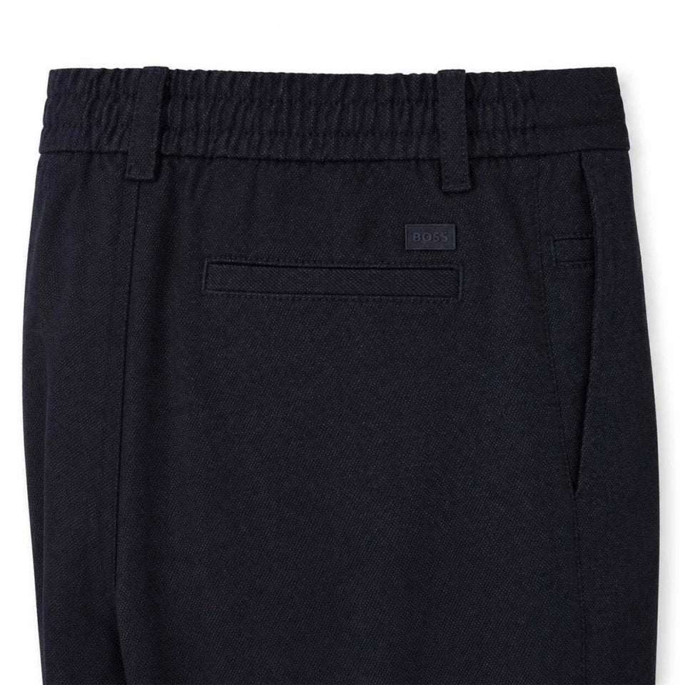 Calças tapered-fit em azul-escuro com elasticidade confortável