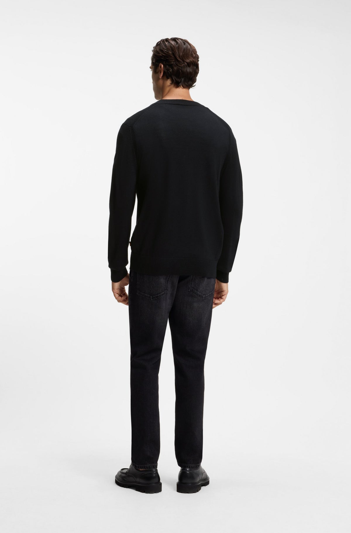 Cardigan com gola em V confeccionado em mistura de lã virgem