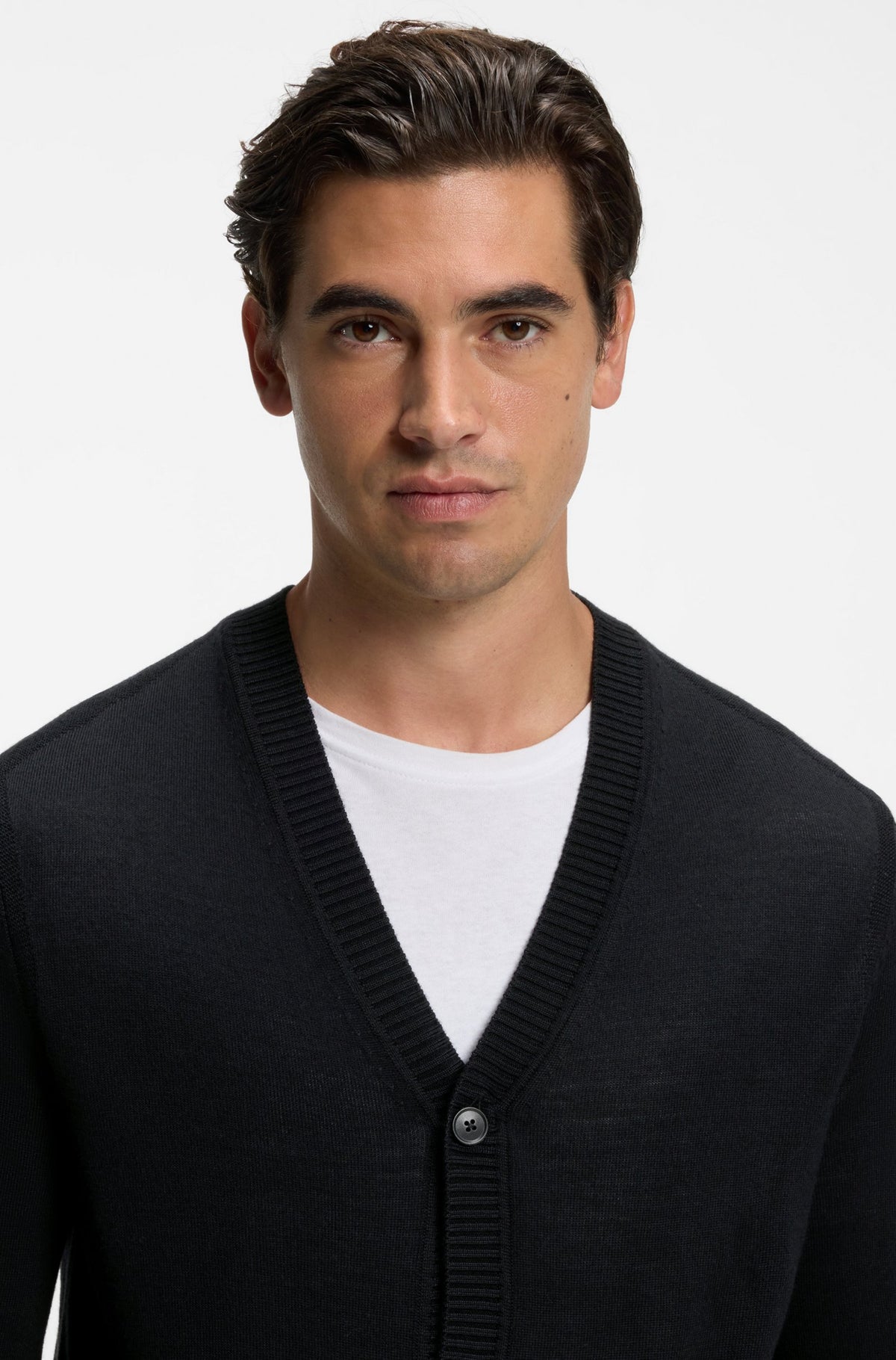 Cardigan com gola em V confeccionado em mistura de lã virgem