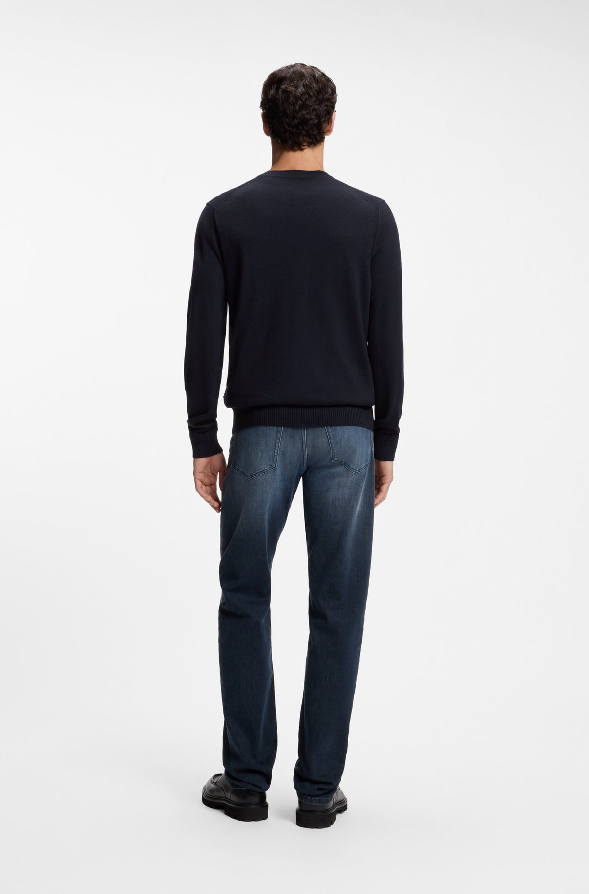 Cardigan com gola em V confeccionado em mistura de lã virgem
