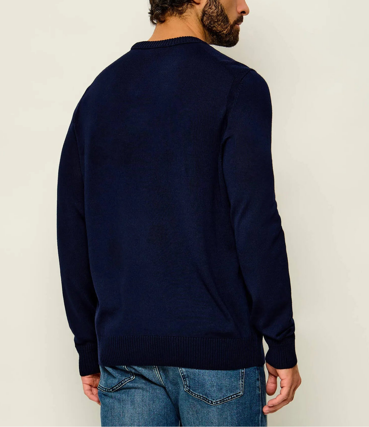 Camisola com gola redonda confecionada em mistura de lã virgem