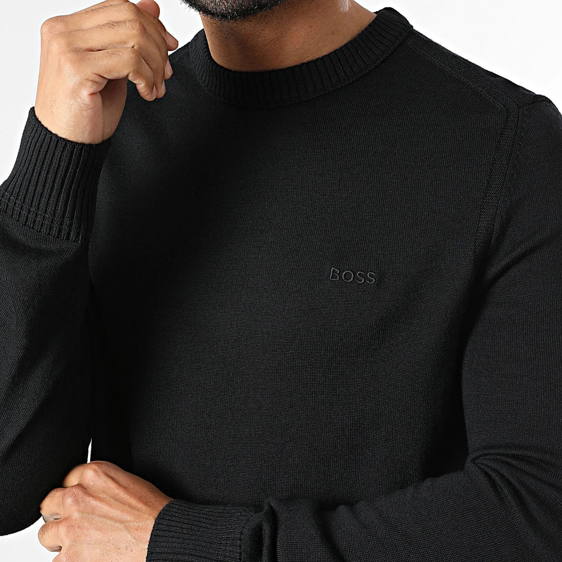 Camisola com gola redonda confecionada em mistura de lã virgem