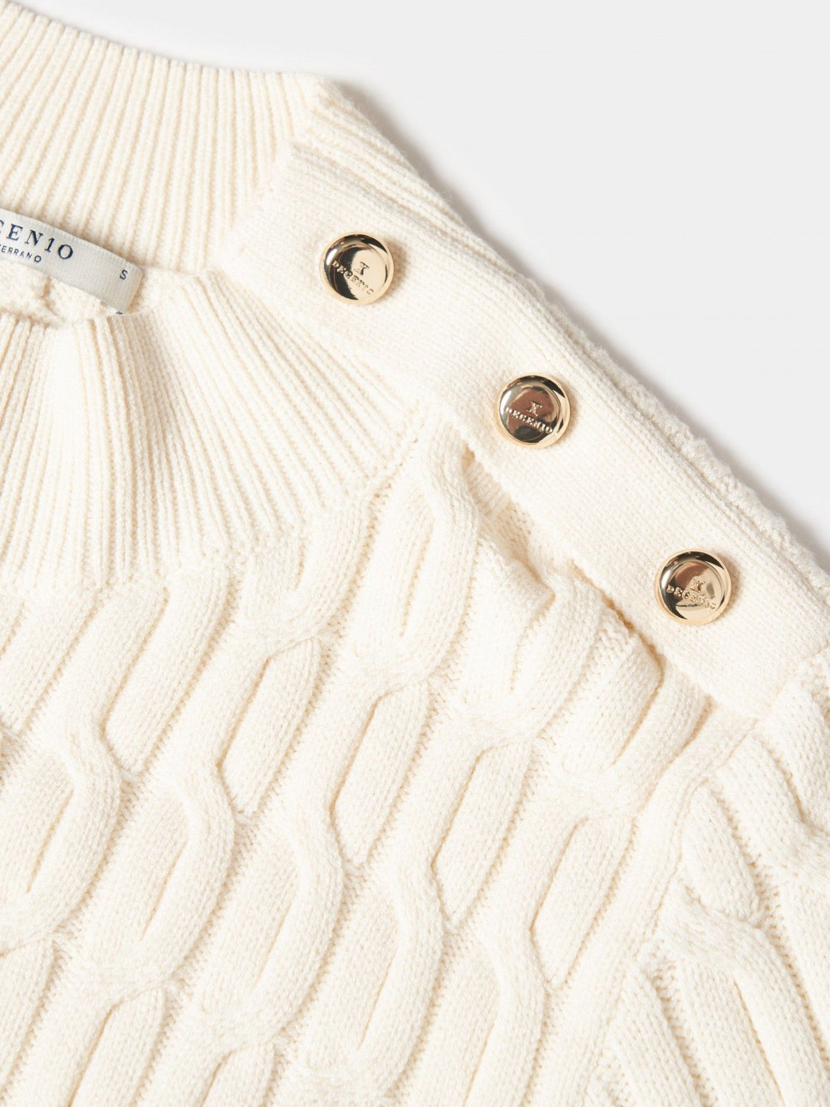 Camisola malha entrançada com botões - DECENIO