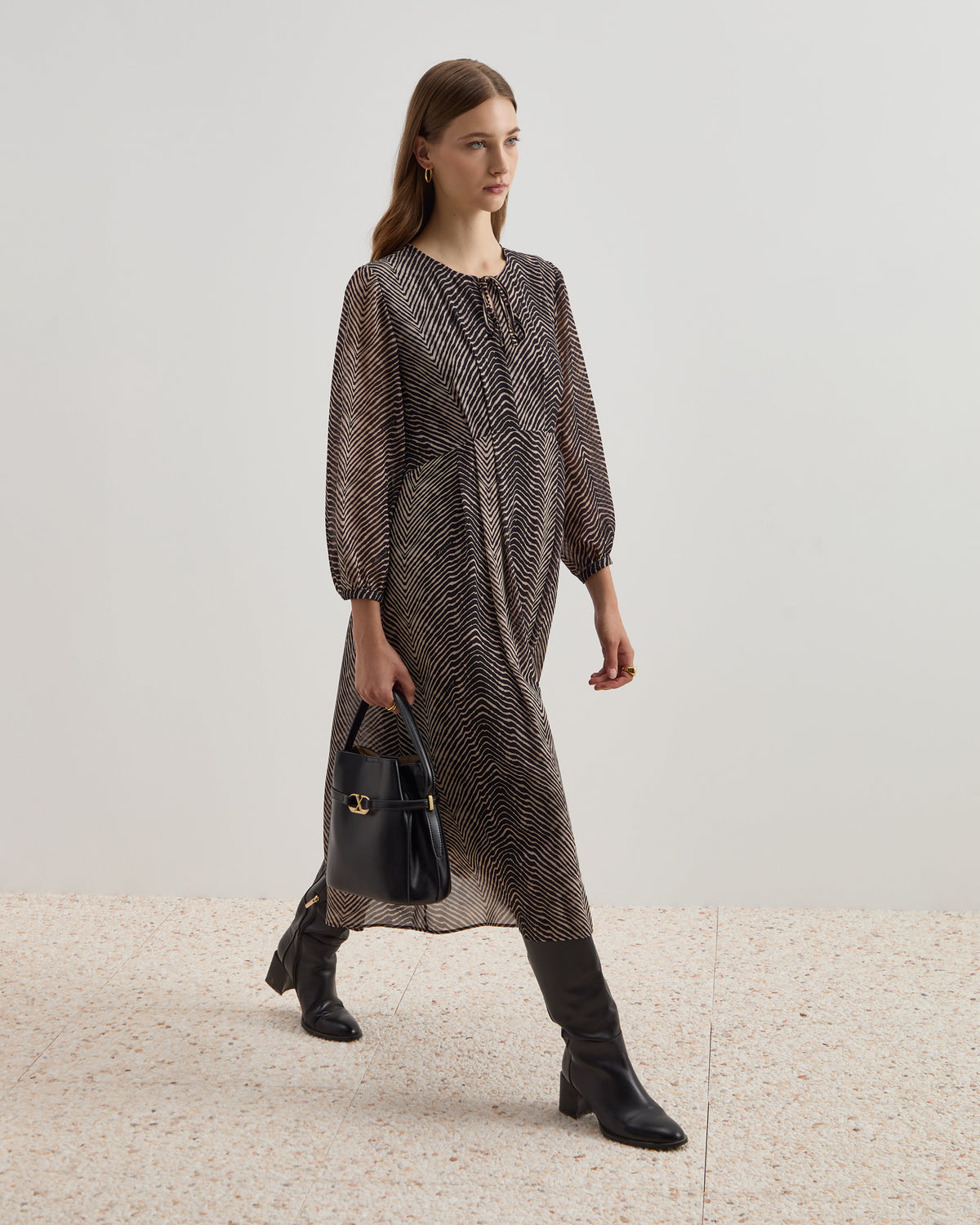 Vestido midi fluído - DECENIO