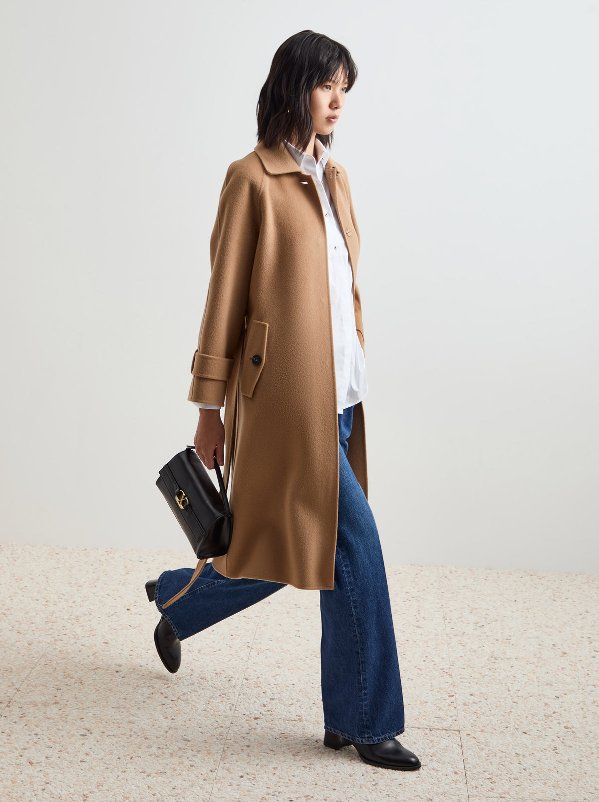 Sobretudo em lã com cinto