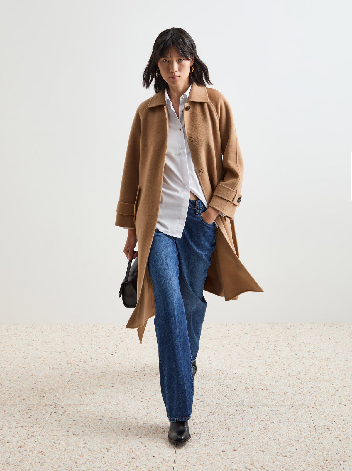 Sobretudo em lã com cinto