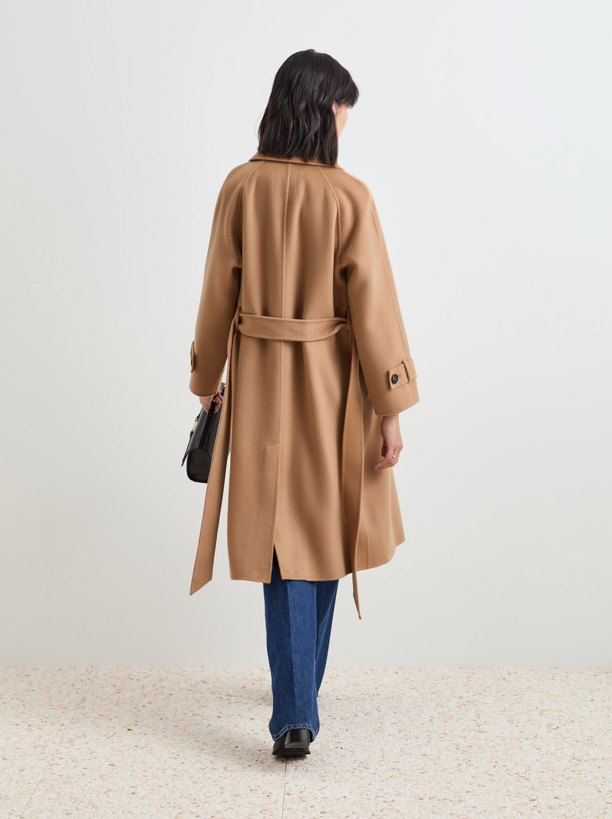 Sobretudo em lã com cinto