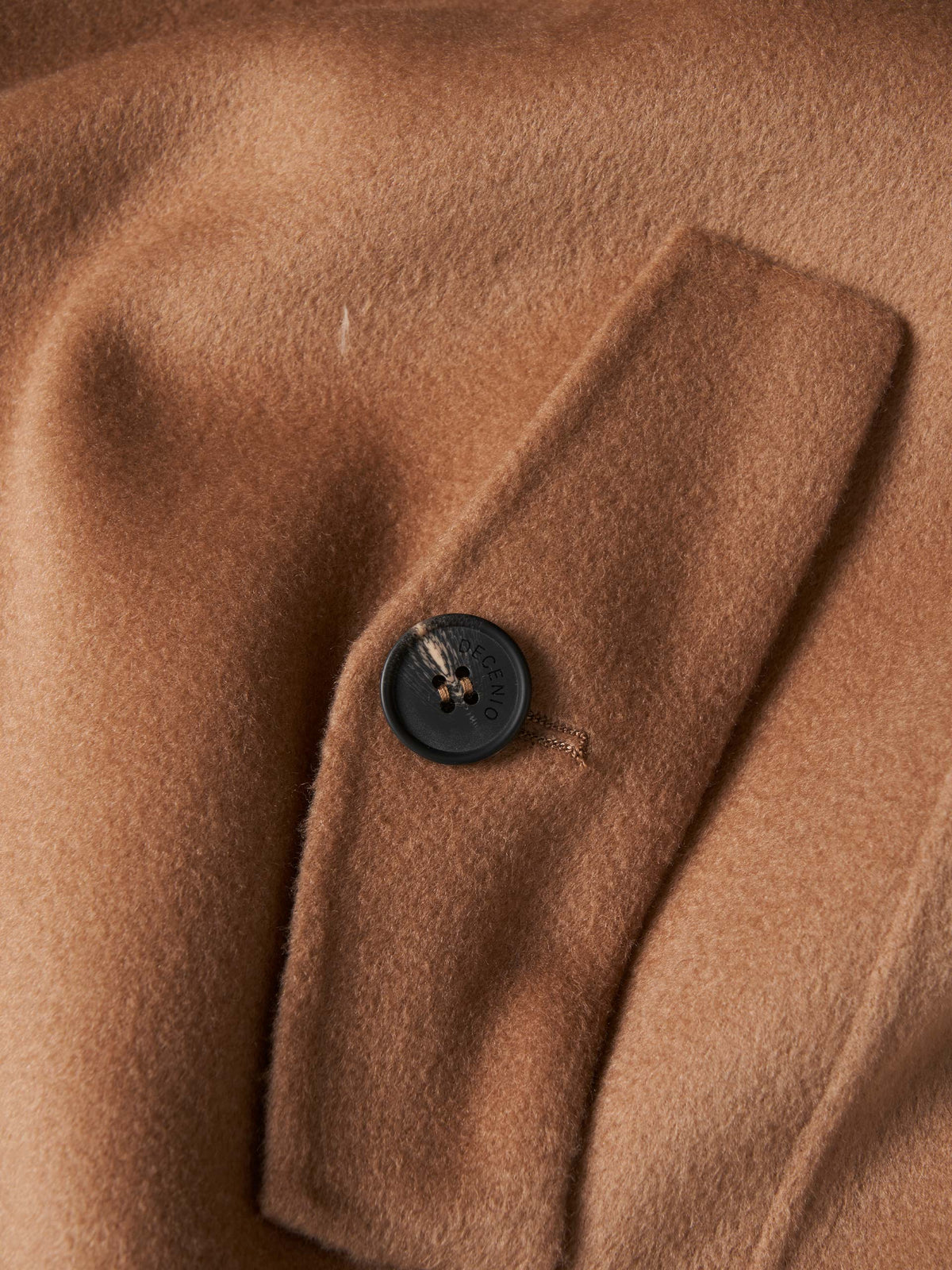 Sobretudo em lã com cinto