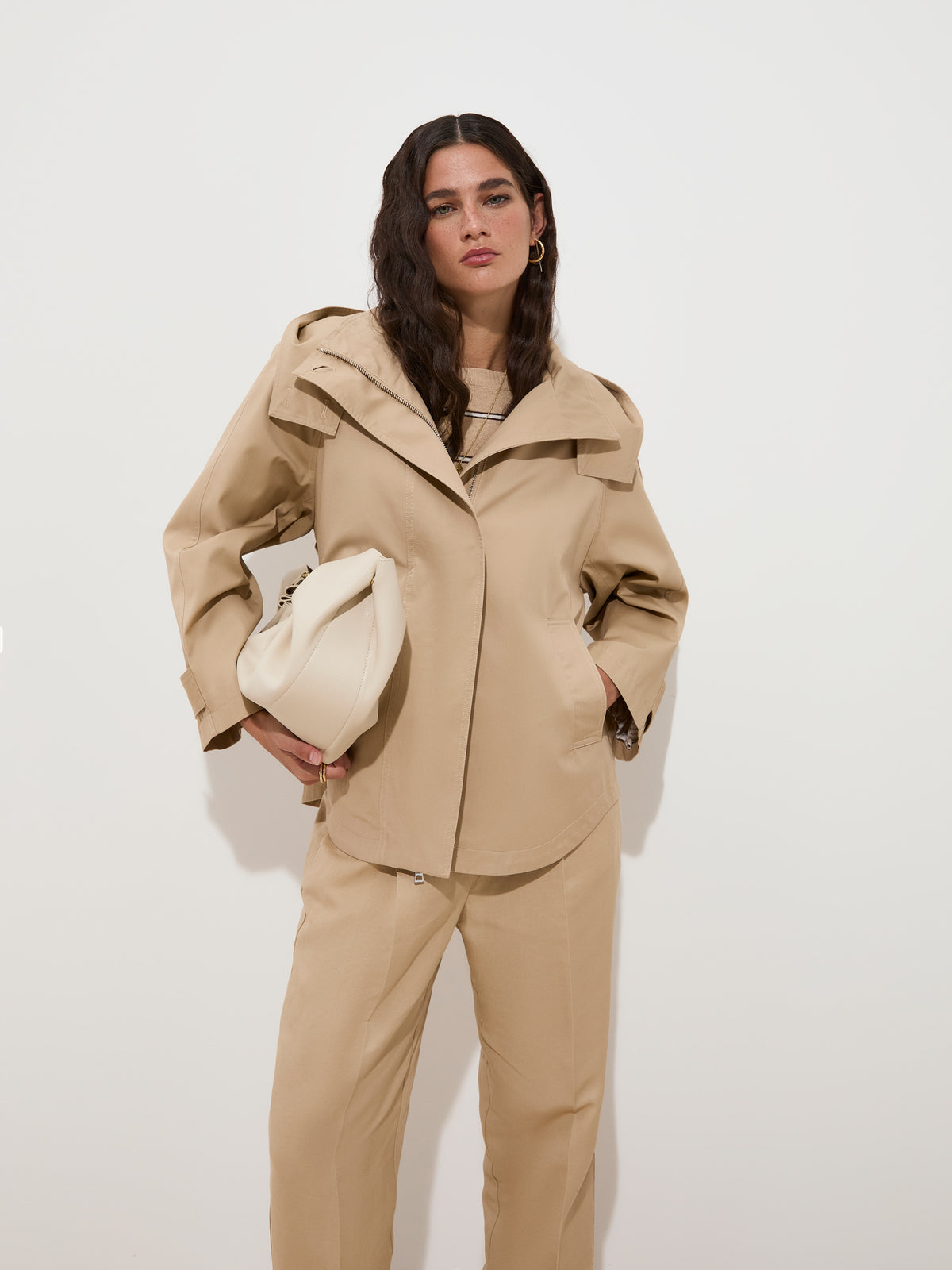 Parka curta com capuz amovível