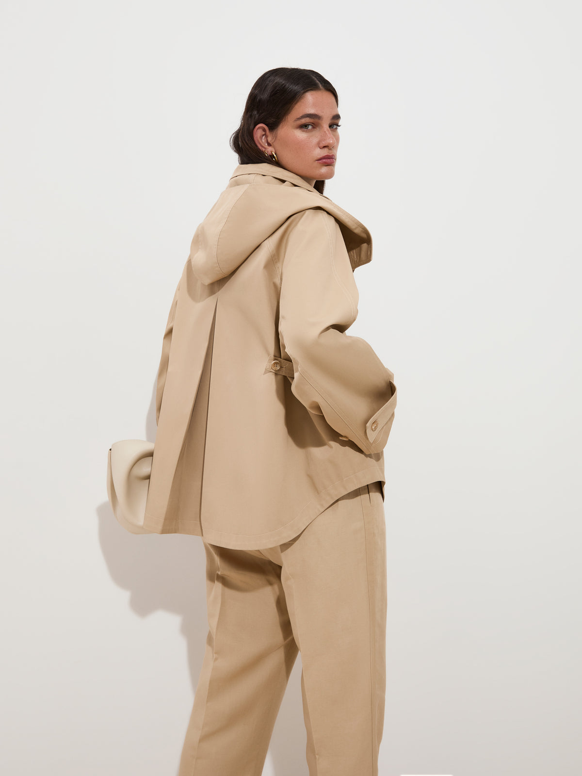 Parka curta com capuz amovível