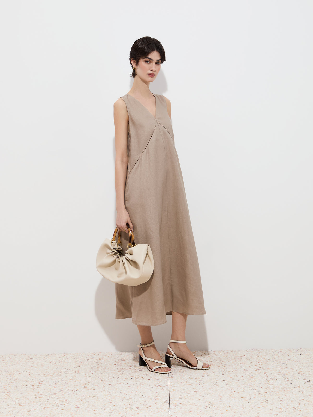 Vestido em linho sem mangas