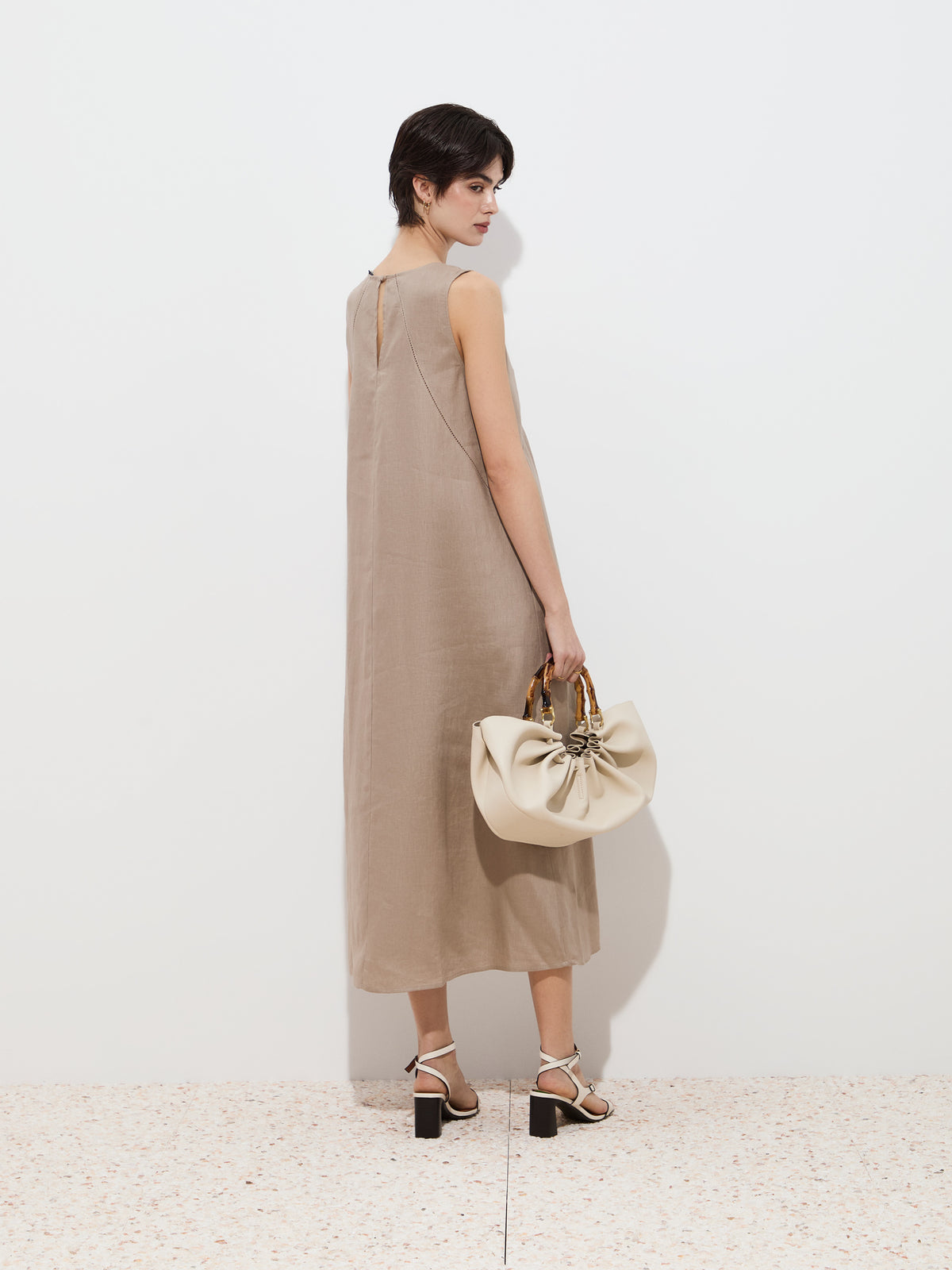 Vestido em linho sem mangas