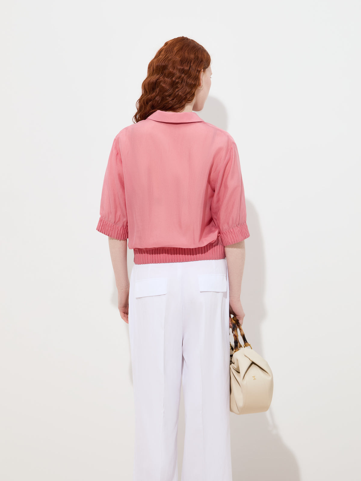 Blusa fluida em cupro com flor