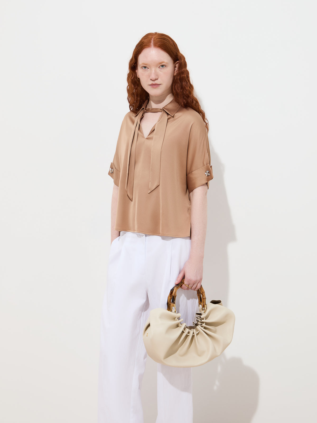 Blusa fluida com laçada