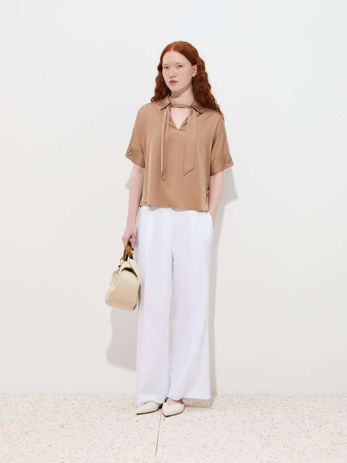 Blusa fluida com laçada