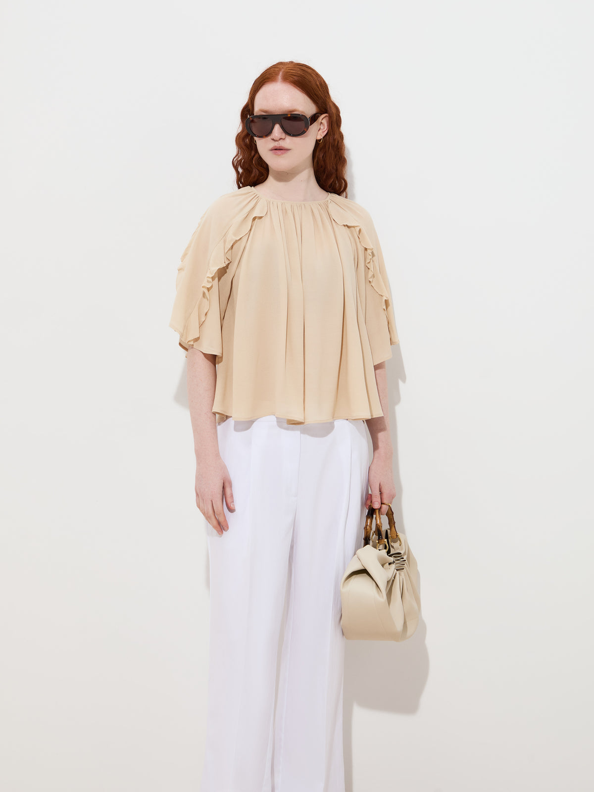 Blusa leve com folhos e corte fluido