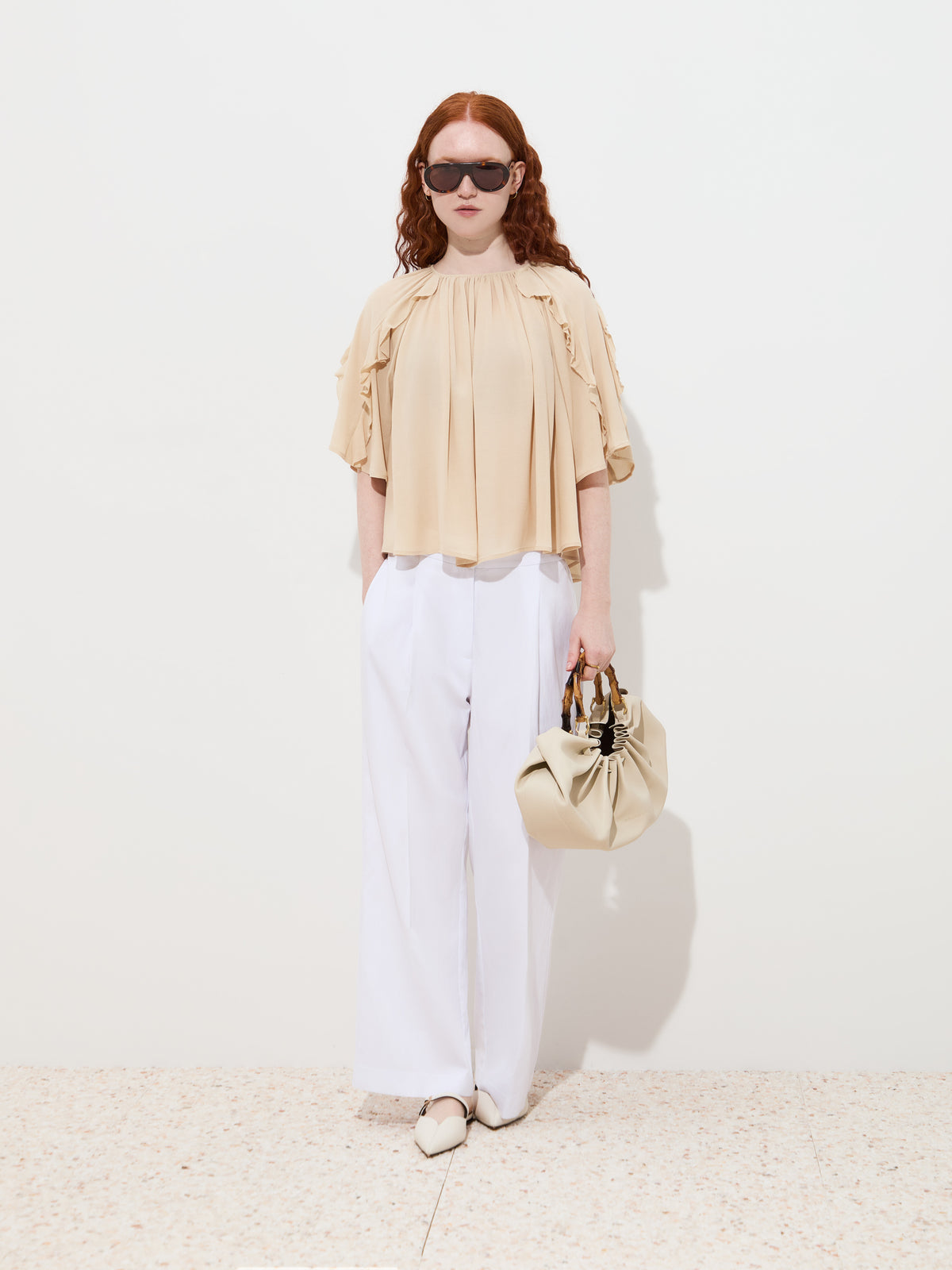 Blusa leve com folhos e corte fluido