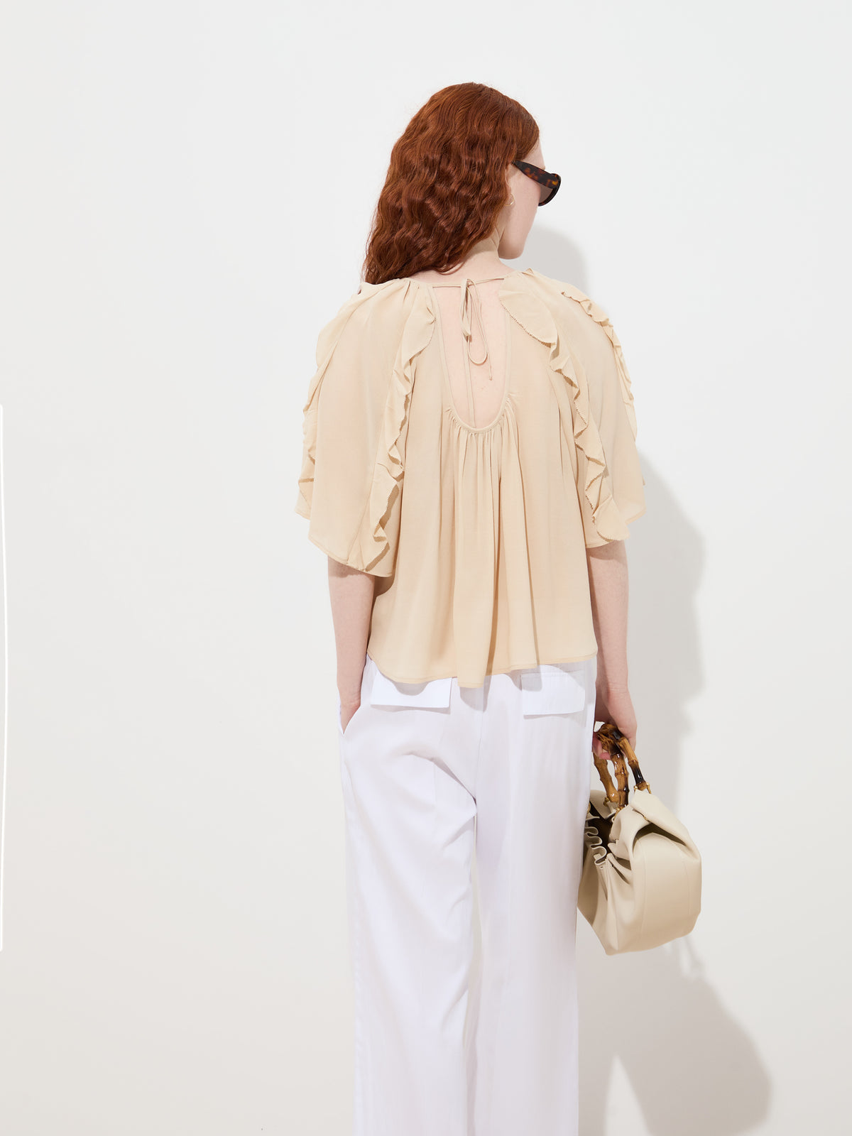 Blusa leve com folhos e corte fluido