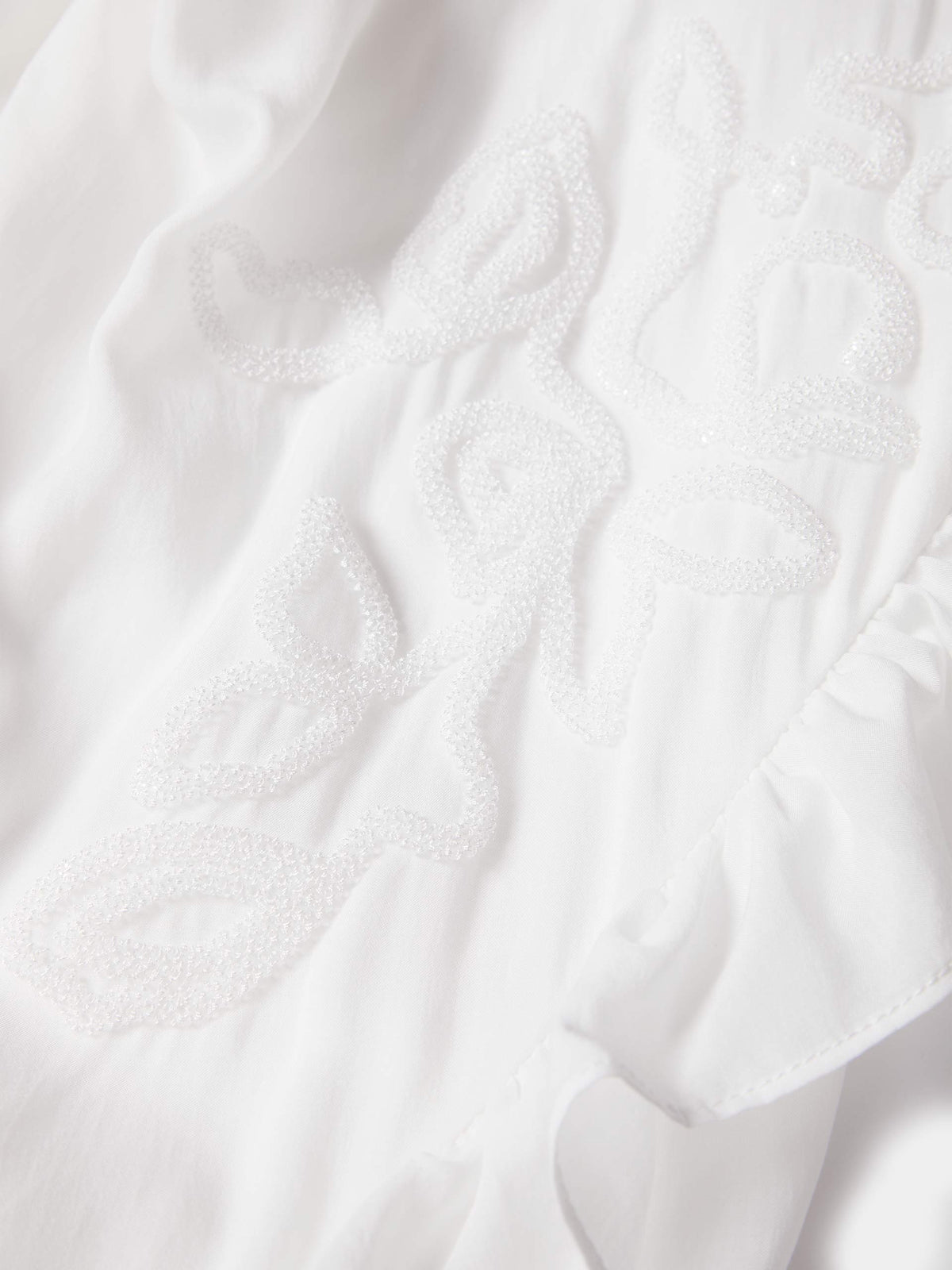 Blusa fluída com bordados