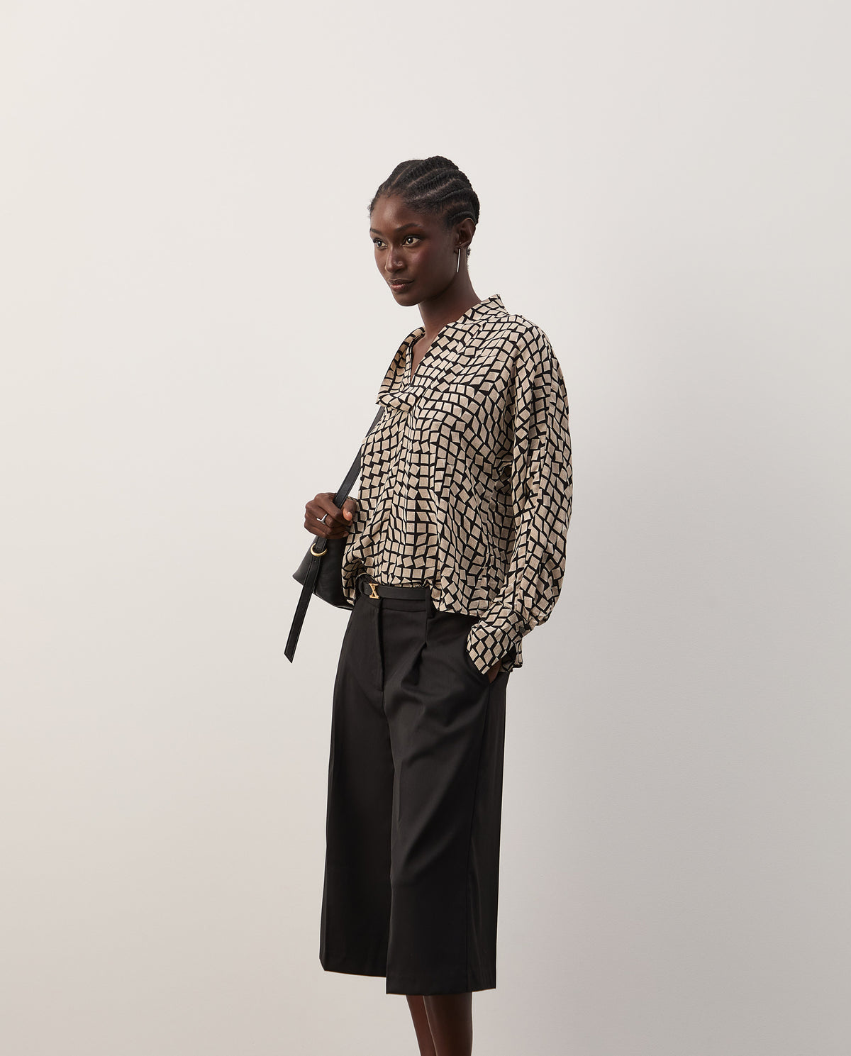 Blusa fluida com laçada