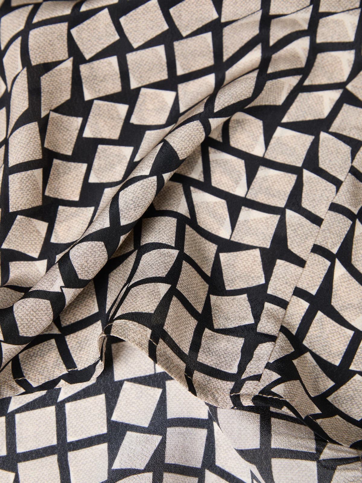 Blusa fluida com laçada