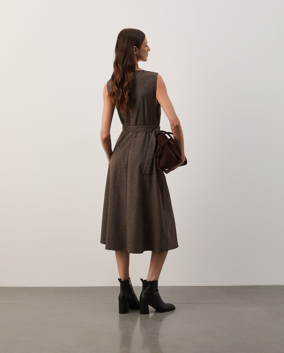Vestido midi sem mangas