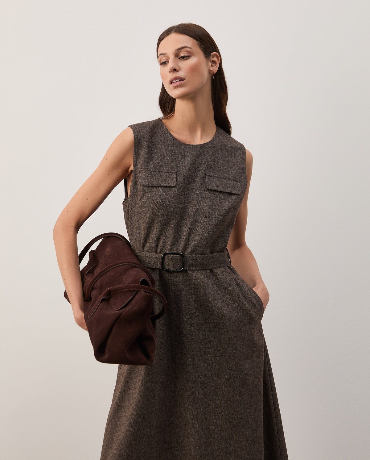 Vestido midi sem mangas